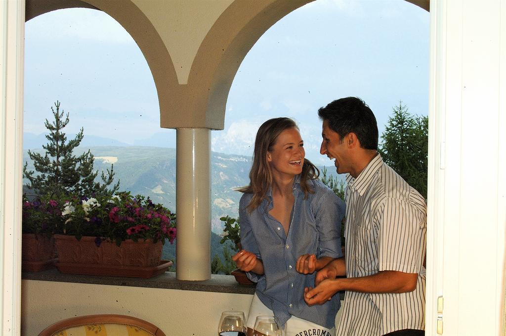 Hotel Koenig Laurin San Genesio Atesino Room photo