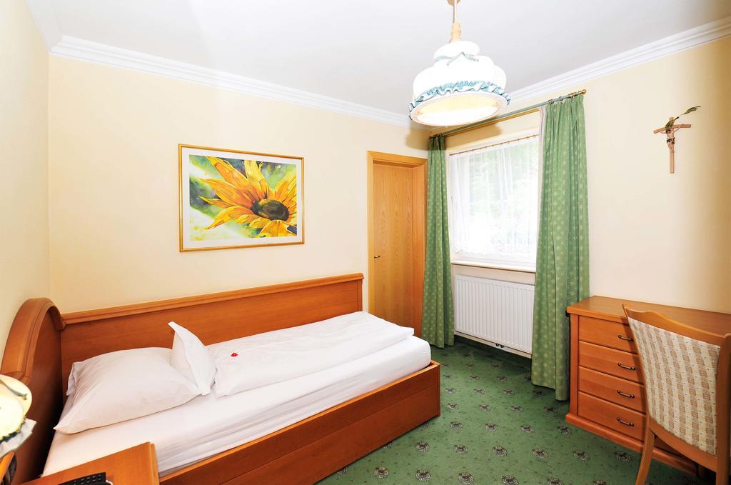 Hotel Koenig Laurin San Genesio Atesino Exterior photo